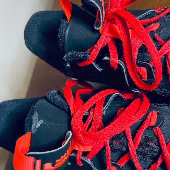 Nike Men's Black and Red Athletic Shoes - Picture 8 of 9